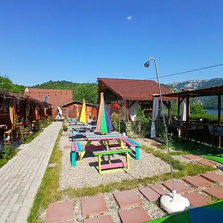 Clisura Dunarii Casutele Danca Lodge Eselnita